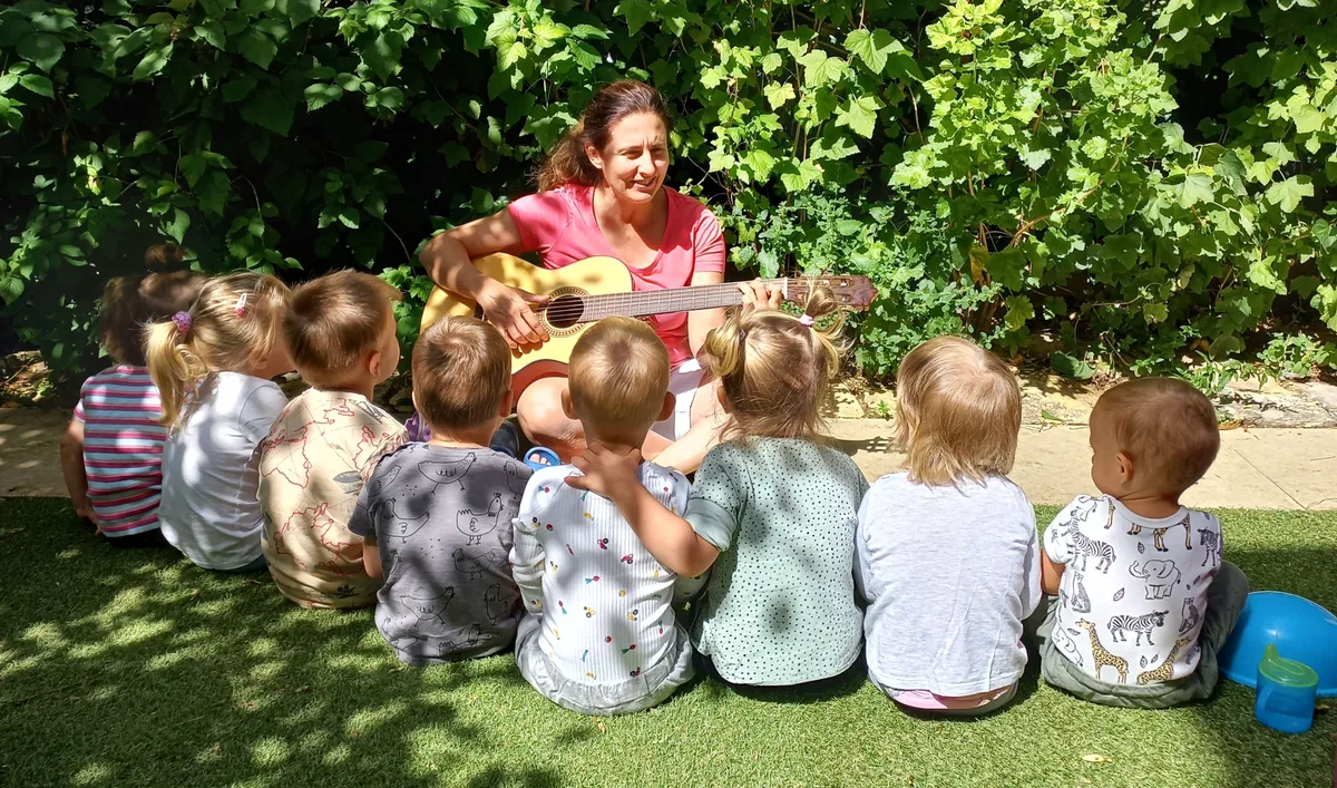 Varázsdomb Családi Bölcsőde, 1124 Budapest, Fodor utca 33. - Nyári éneklés